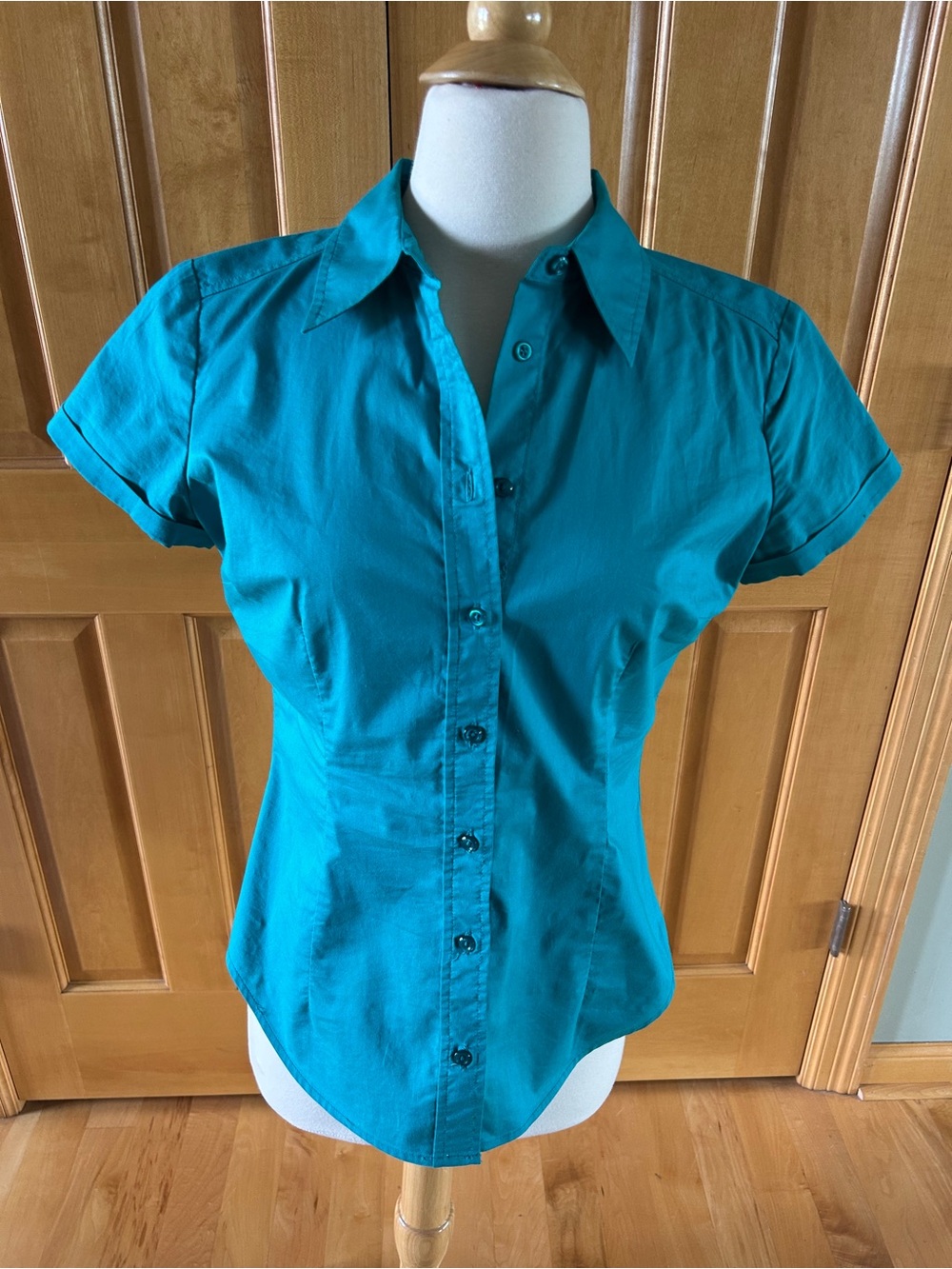New York & Company Teal Short-Sleeve fitted Button Down Shirt